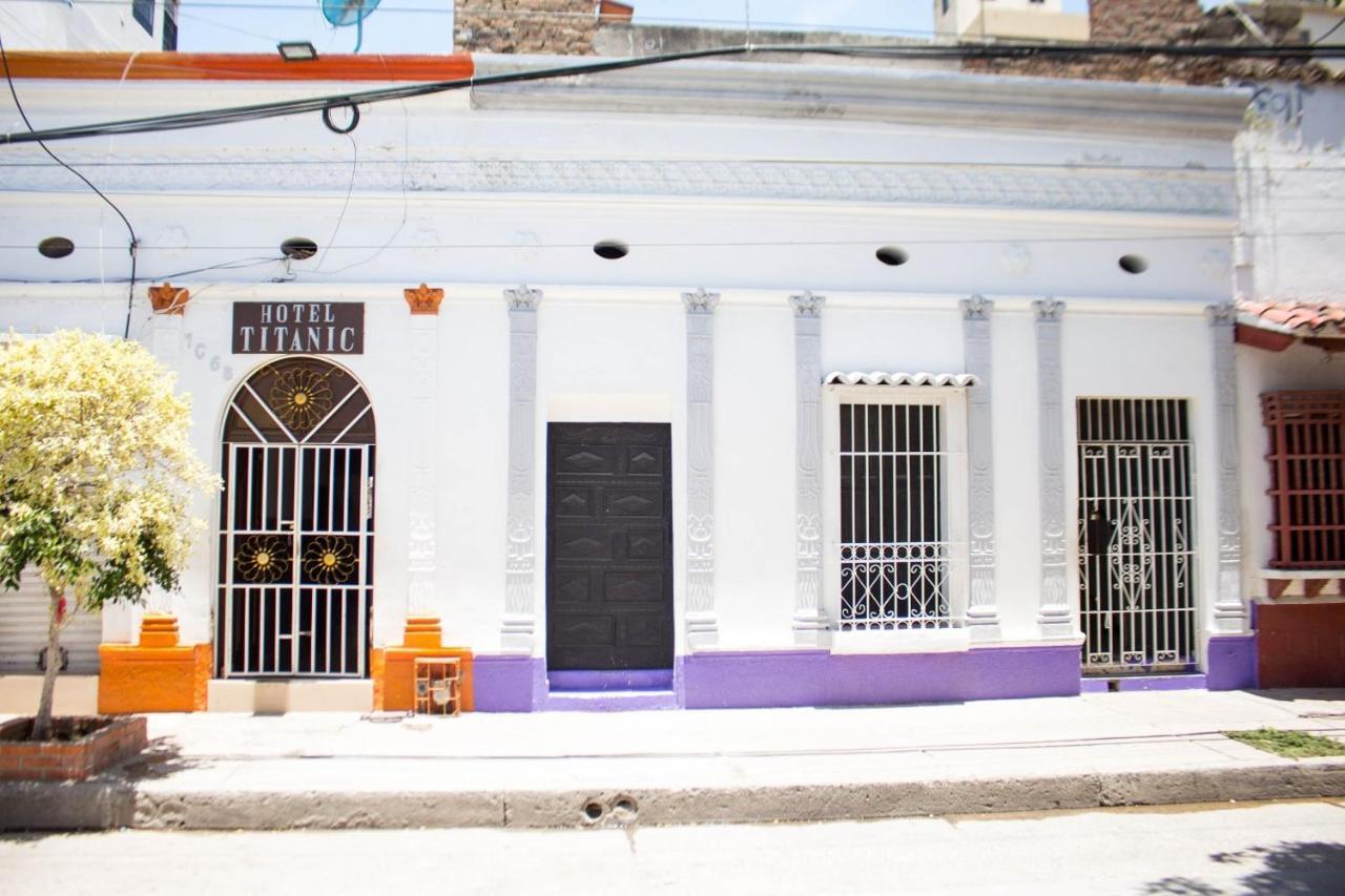 Hotel Titanic Inn Santa Marta  Eksteriør billede
